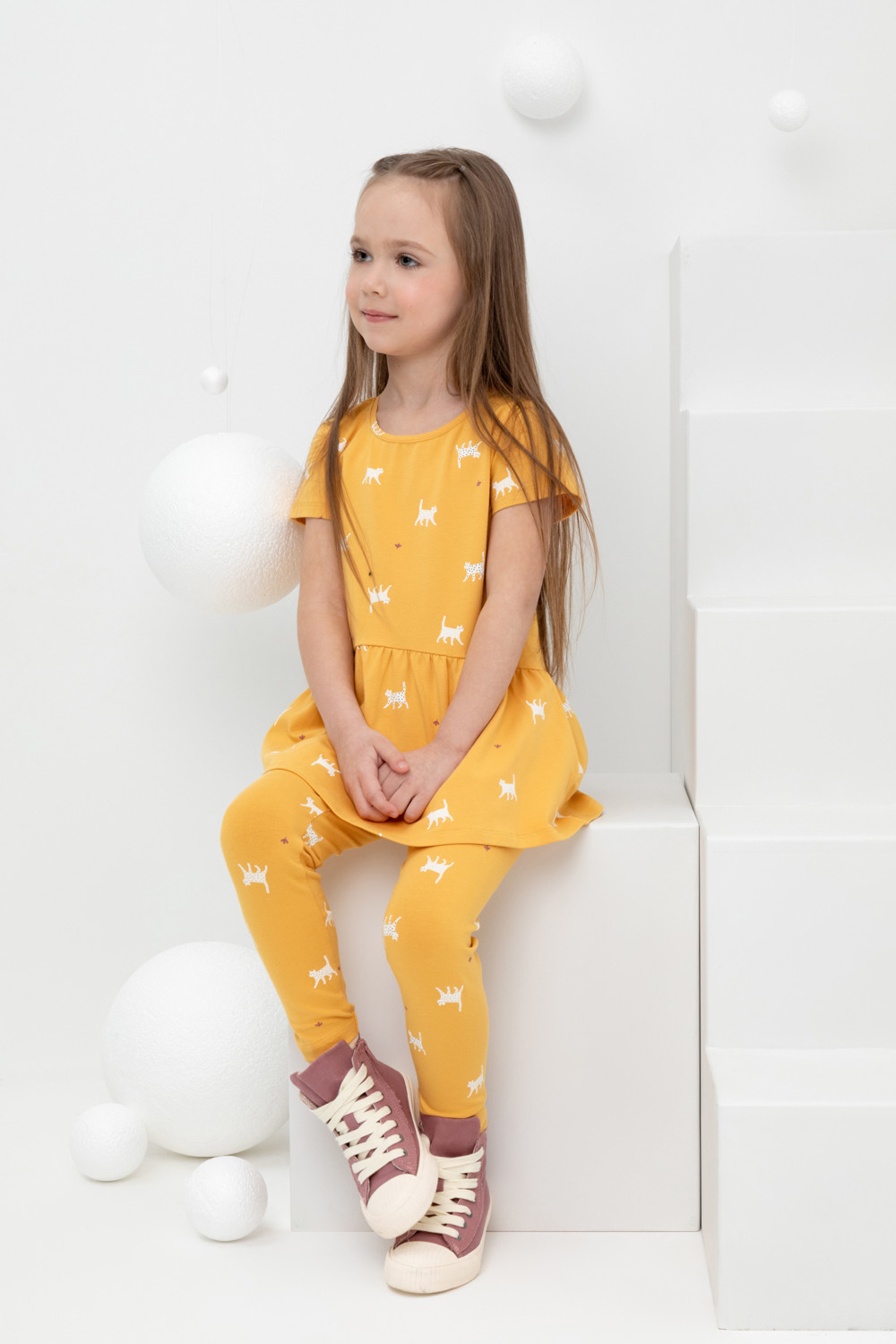 картинка Платье-туника для девочки Crockid КР 5829 янтарное золото, кошечки к431 от магазина детских товаров ALiSa