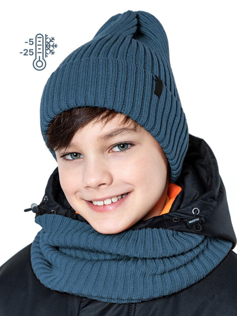 картинка Комплект для мальчика NIKASTYLE Шапка снуд 12з11323 джинсовый от магазина детских товаров ALiSa