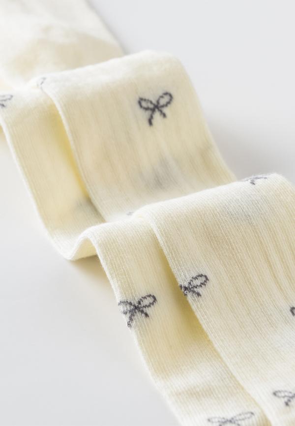 картинка Колготки для девочки Artie 2d970 Кремовый от магазина детских товаров ALiSa