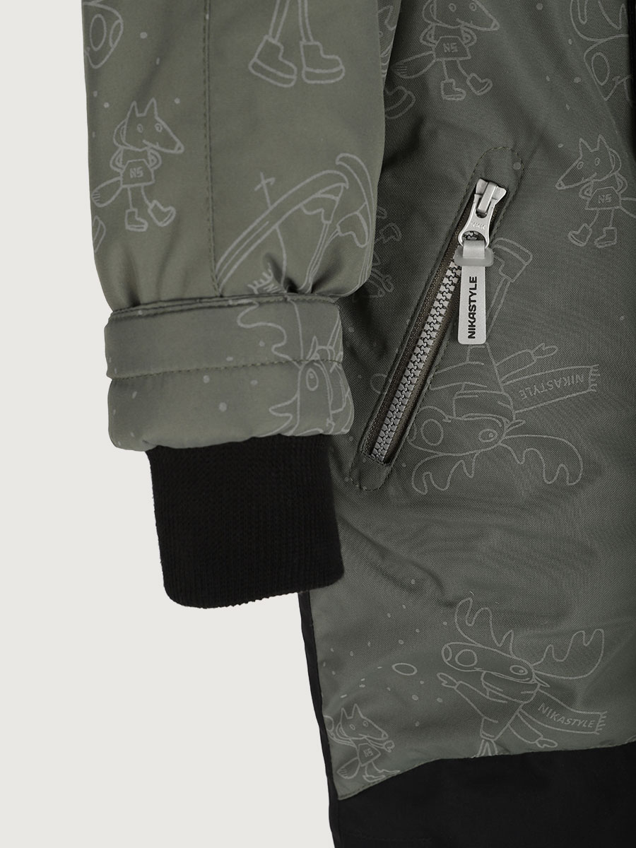 картинка Комбинезон для мальчика NIKASTYLE 8з0525 Хаки Черный от магазина детских товаров ALiSa