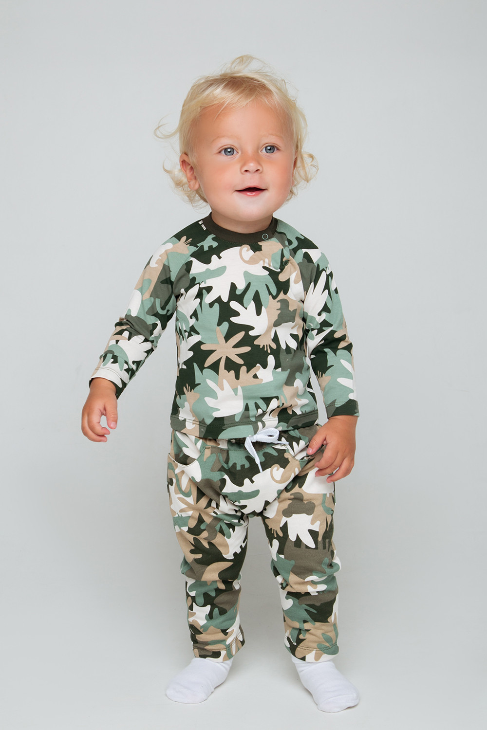 картинка Брюки для мальчика Crockid К 400389 тропический камуфляж на бежевом от магазина детских товаров ALiSa