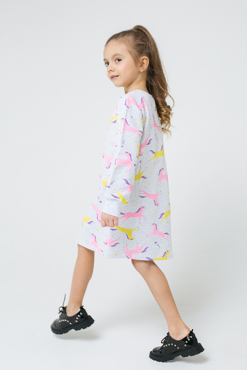 картинка Платье для девочки Crockid К 5707 светло-серый меланж, лошадки к1278 от магазина детских товаров ALiSa